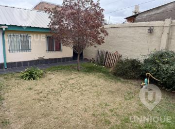 Casa · 250m² · 5 Ambientes · 2 Cocheras · Casa y Monoambiente