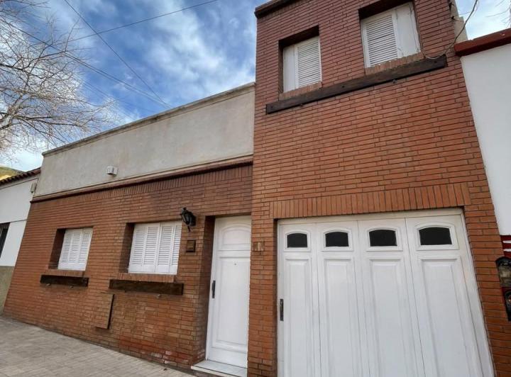 Casa · 123m² · 4 Ambientes · 1 Cochera