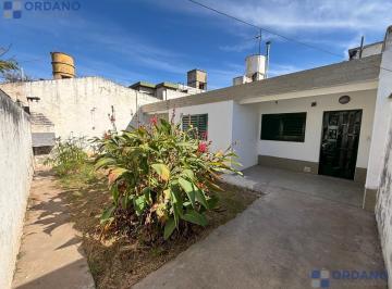 Casa · 131m² · 6 Ambientes · Casa Departamento en Venta Sobre Lote de 300 m² | Barrio Talleres