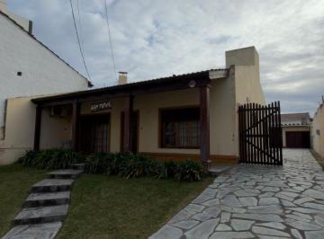 Casa de 6 ambientes, Monte Hermoso · Venta Casa en Av Argentina Monte Hermoso 5 Dorm.