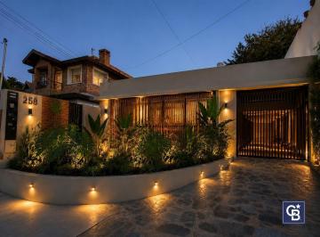 Casa · 126m² · 4 Ambientes · 1 Cochera · Casa a Refaccionar en Escobar Centro