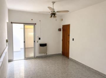 PH · 47m² · 3 Ambientes · PH en Pb 3 Amb. 2 Patios Centro de Caseros 64 m²