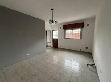 PH · 90m² · 3 Ambientes · 1 Cochera · Alquiler Casa 3 Amb 110 m² Lanús Oeste Patio Cochera