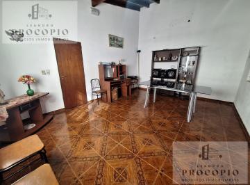 Casa · 150m² · 4 Ambientes · 3 Cocheras · Casa Venta Padua con Quincho y Cochera