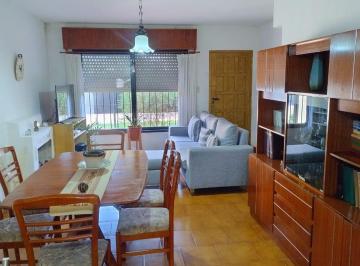 Casa · 157m² · 3 Ambientes · 2 Cocheras · Casa en Las Lomas