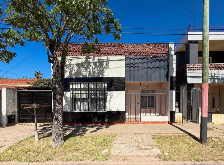 Casa · 122m² · 6 Ambientes · 2 Cocheras