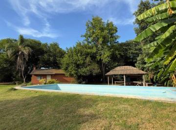 Casa · 104m² · 4 Ambientes · 8 Cocheras · Casa Quinta Venta con Quincho y Pileta en Garin