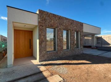 Casa · 160m² · 5 Ambientes · 1 Cochera · Casa en Barrio Privado Lujan de Cuyo