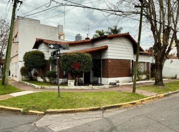 Casa · 101m² · 4 Ambientes · 1 Cochera · Casa en Carapachay