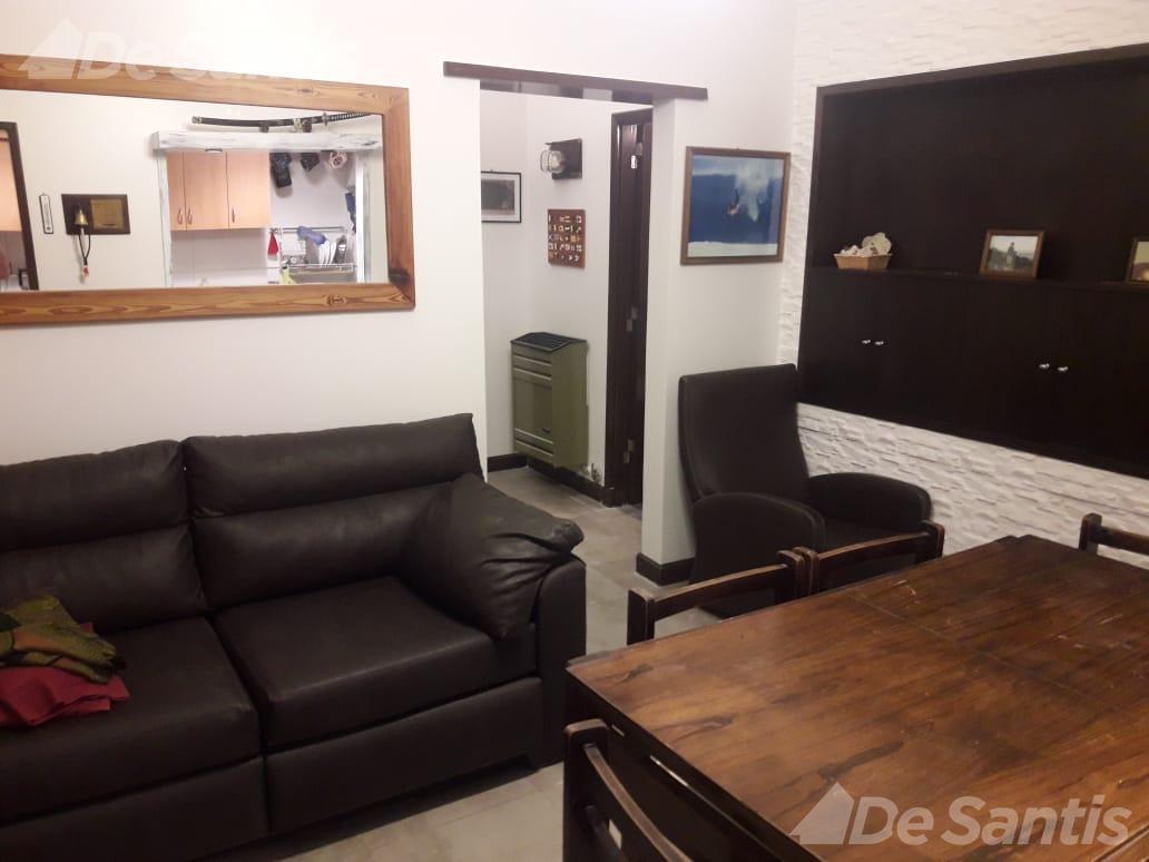 Chalet de 3 ambientes en alquiler, ubicado en el barrio Calabria