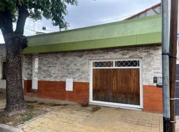 Casa de 3 ambientes, Pompeya · Venta Casa 3 Amb con Patio y Cochera en Pompeya