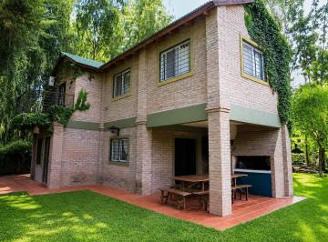 Casa · 110m² · 4 Ambientes · 1 Cochera · Casa en Venta de 3 Dorm., con Patio y Pileta, en Funes, Garita 15 Bis. Apta Credito