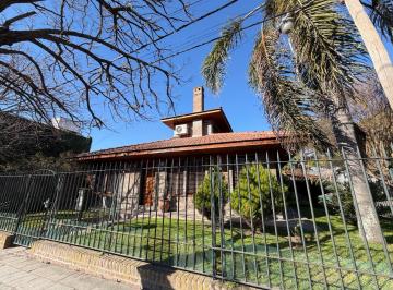 Casa · 170m² · 4 Ambientes · 2 Cocheras · Casa en Venta en Manuel B Gonnet