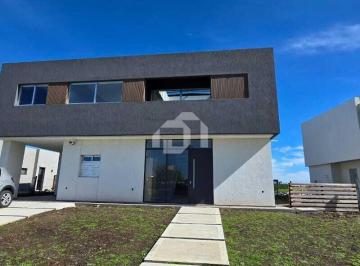 Casa · 219m² · 6 Ambientes · 2 Cocheras · Casa en Venta en San Sebastian - Area 1, San Sebastian, Escobar