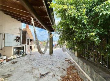 Casa · 120m² · 4 Ambientes · 1 Cochera · Casa en Villa Lynch