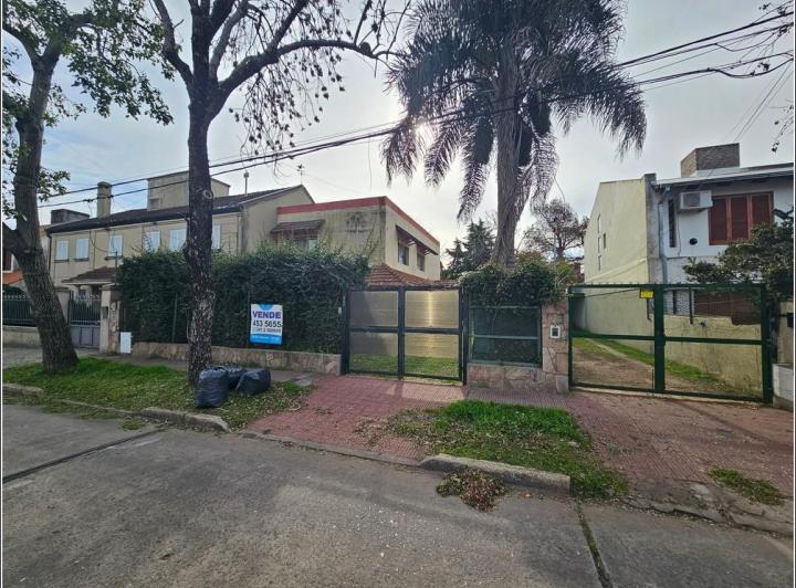 Casa · 385m² · 5 Ambientes · 4 Cocheras