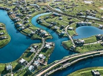 Casa · 282m² · 5 Ambientes · 2 Cocheras · Casa en Venta a La Laguna en Amarras, Puertos, Escobar