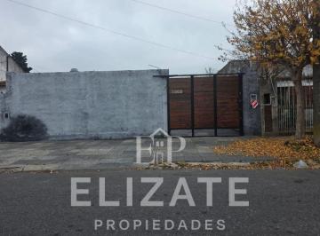 Casa · 173m² · 3 Ambientes · 3 Cocheras · Venta Casa 3 Amb en Villa Luzuriaga con Pileta