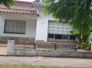 Casa de 1 ambiente, Almirante Brown · Chalet en Excelente Ubicacion.