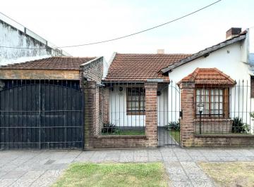 Casa de 3 ambientes, Morón · Casa 3 Ambientes con Jardin en Castelar