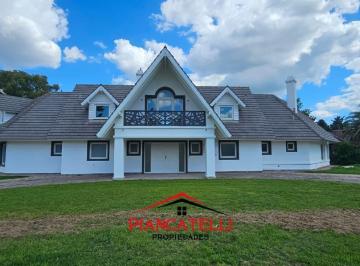 Casa · 390m² · 6 Ambientes · 2 Cocheras · Casa en Venta a Estrenar en San Diego con 5 Ambientes