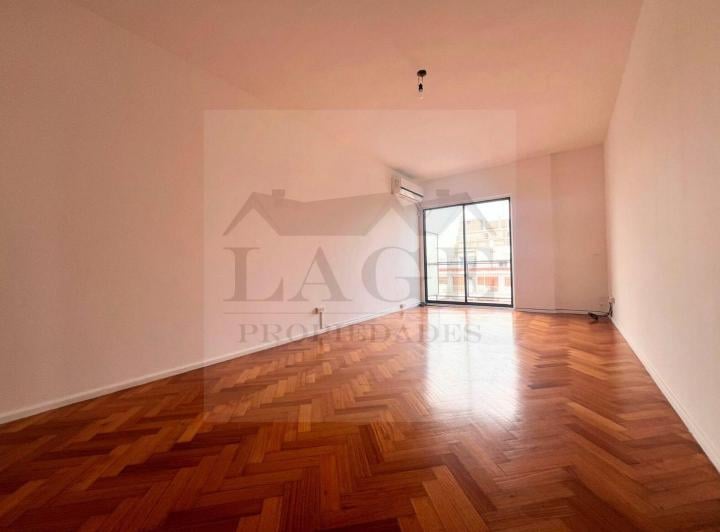 Semi Piso 3 Amb C/cochera Baulera y Balcon, Buena Vista!