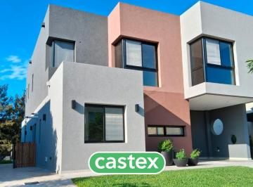 Casa · 225m² · 6 Ambientes · 4 Cocheras · Casa en Venta, Barrio Los Castaños, Nordelta, Tigre