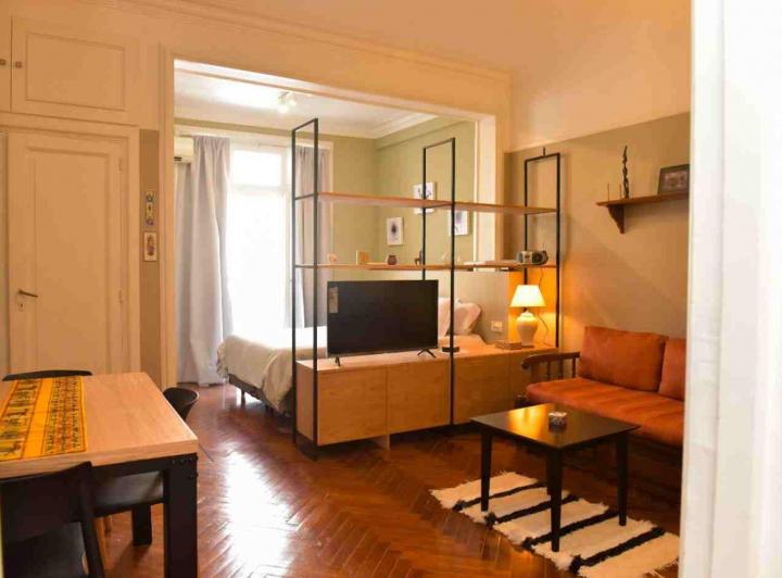 Alquiler Monoambiente con Balcon en Microcentro