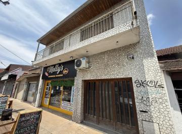 Casa · 213m² · 5 Ambientes · 1 Cochera · Casa en Rafael Calzada
