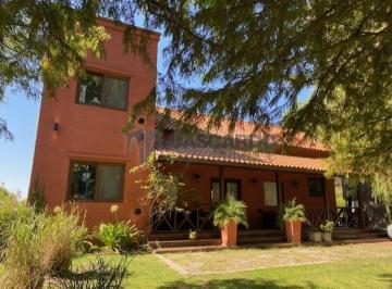 Casa de 5 ambientes, San Vicente · Chalet Estilo Campo 5 Ambientes con Piscina