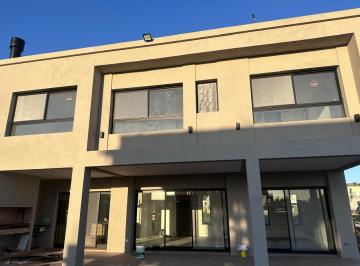 Casa · 700m² · 7 Ambientes · 2 Cocheras · Casa en Canning Chico
