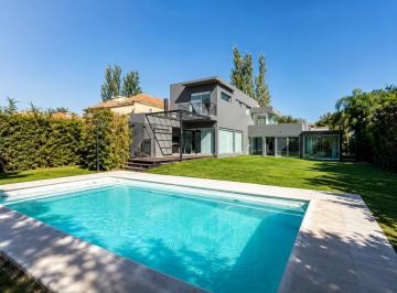 Casa · 262m² · 3 Dormitorios · Casa en Cadaques (Funes Hills)