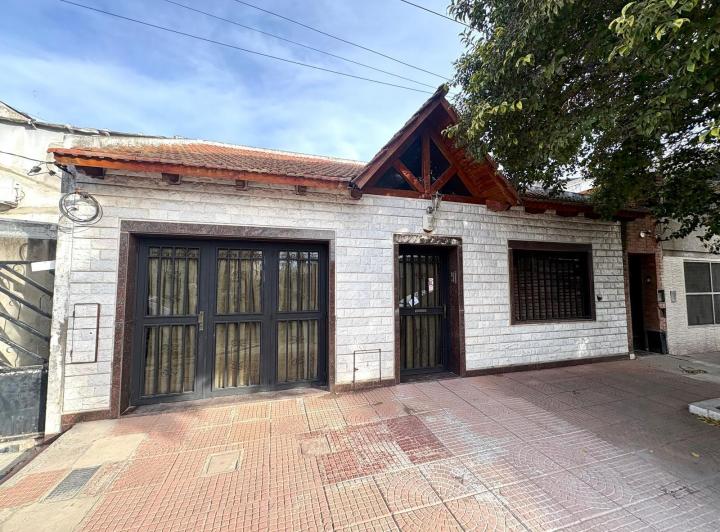 Casa · 160m² · 7 Ambientes · 1 Cochera