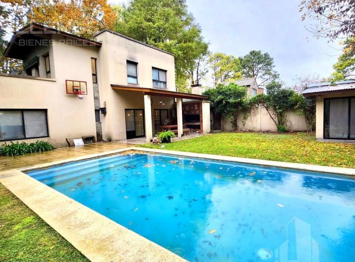 Casa · 180m² · 4 Ambientes