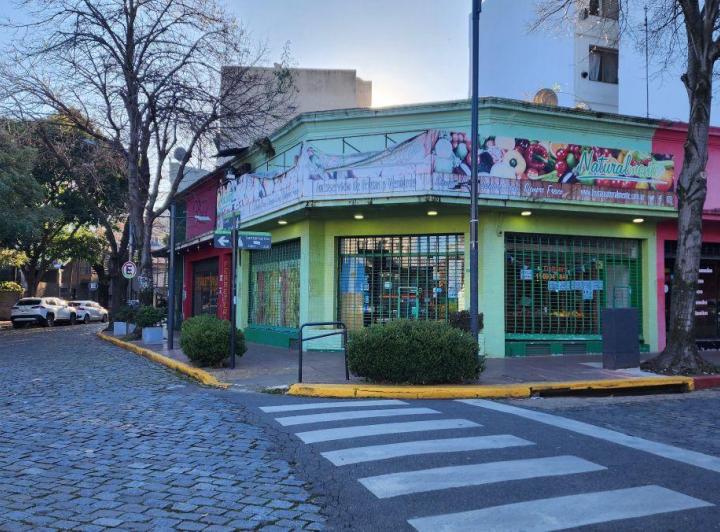 Local comercial · 323m² · 8 Ambientes