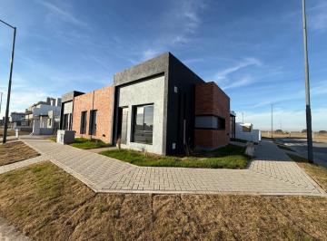 PH · 80m² · 3 Ambientes · 1 Cochera · Alquiler Dos Habitaciones en Quebradas de Manantiales 2