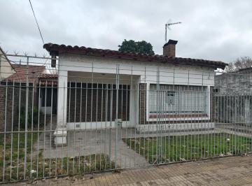 Casa · 140m² · 3 Ambientes · 3 Cocheras · Chalet en Venta Gran Parque 4 Ambientes Garage Taller Apto