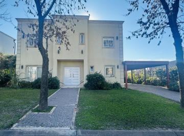 Casa · 163m² · 4 Ambientes · 2 Cocheras · Casa 4 Ambientes con Piscina - Barrio Santa Guadalupe