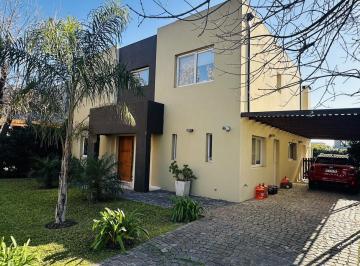 Casa · 163m² · 5 Ambientes · 2 Cocheras · Casa 5 Ambientes con Piscina - Barrio Santa Guadalupe