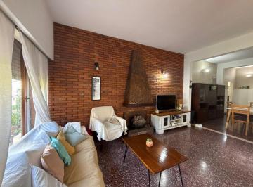 Casa · 180m² · 4 Ambientes · 2 Cocheras · Casa en Venta 4 Amb C/garage - Moron