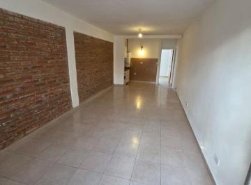 Casa de 3 ambientes, Córdoba · Casa con Patio y 2 Dorm. en Alquiler en Parque Capital