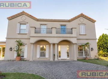 Casa · 256m² · 7 Ambientes · 2 Cocheras · Casa en Barrancas del Lago