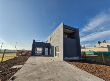 Casa · 111m² · 4 Ambientes · 2 Cocheras · Casa en Venta en Barrio Privado Laguna Azul