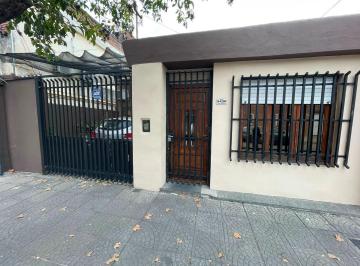 Casa · 135m² · 3 Ambientes · 1 Cochera · Casa a La Venta con Cochera, Piscina, Patio y Quincho