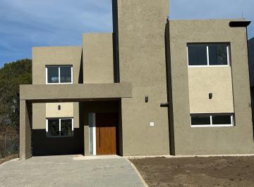 Casa de 6 ambientes, Villa Allende · Venta Casa 3 Dorm. a Estrenar en Barrio Cerrado Las Marias en Villa Allende
