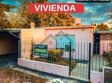 Casa · 115m² · 3 Dormitorios · 1 Cochera · Casa Centrica - Venta - Winifreda
