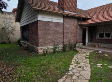 Casa · 144m² · Venta Chalet 7 Ambientes Adrogue.
