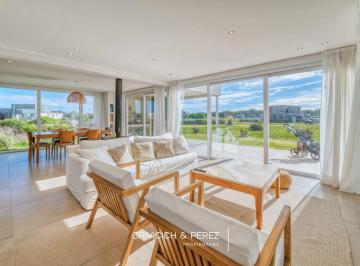 Casa · 200m² · 4 Ambientes · 2 Cocheras · Casa en Venta Cardon Link Miramar