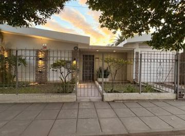 Casa · 150m² · 4 Dormitorios · 2 Cocheras · Casa en Marques de Sobremonte | 4 Dorm. | Pileta | Excelente Estado