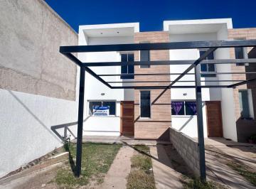 Casa · 82m² · 5 Ambientes · 1 Cochera · Dúplex en Alquiler 2 Dorm a Estrenar Patio Asador Valle Cercano